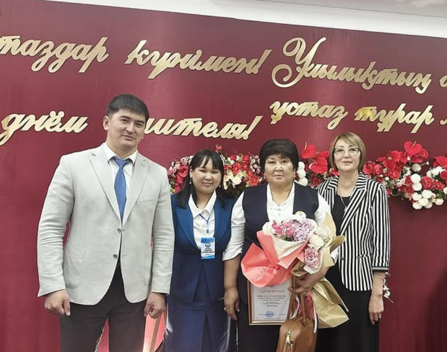 “Ұстаздар күніне” ұйымдастырылған аудандық салтанатты жиын