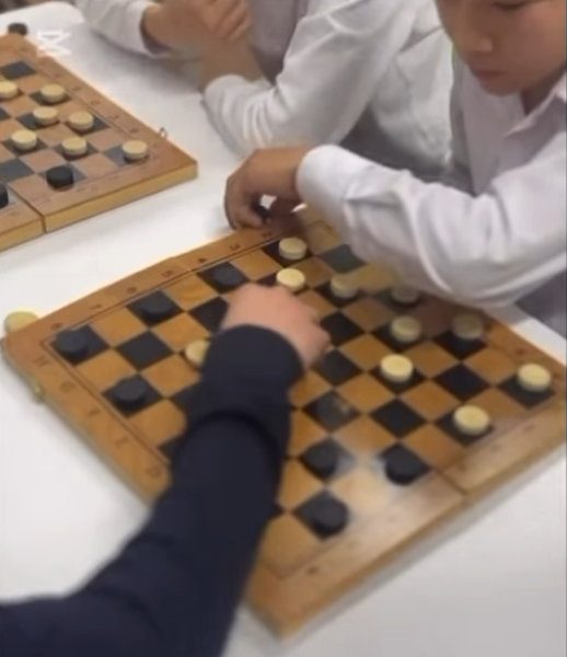 *стел үсті ойындары – дойбы жарысы